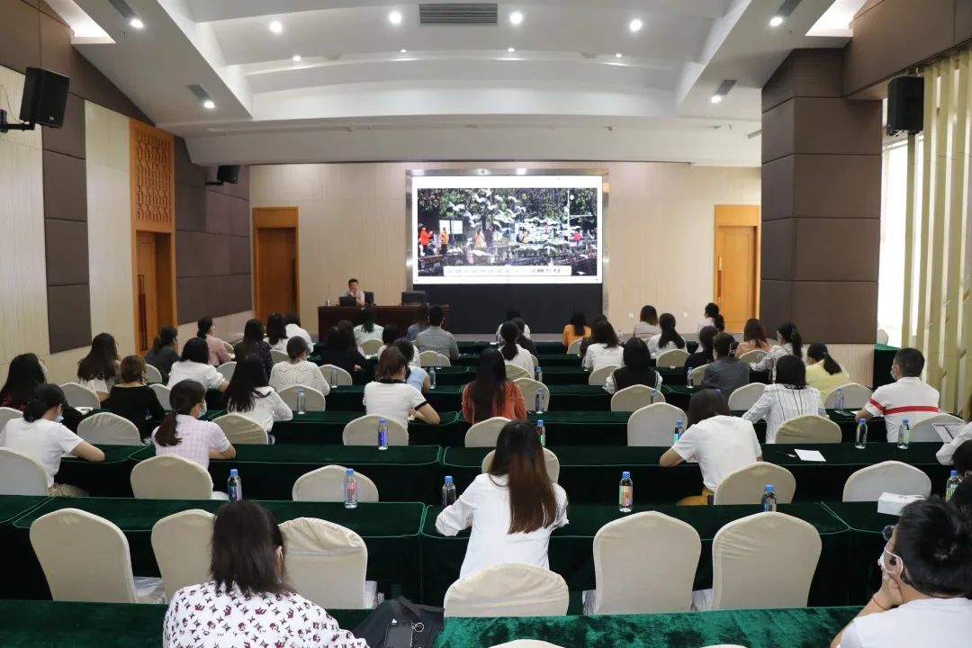 拍好圖片、講好故事、樹好形象——集團(tuán)公司工會開展“職工素質(zhì)提升課堂”之《攝影入門及提高》培訓(xùn)